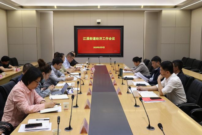 奋进的夏！ 街道书记、主任一周冰球突破技