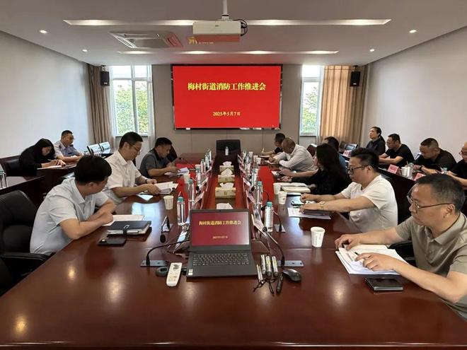 奋进的夏！ 街道书记、主任一周冰球突破技巧乘着五月的风拥抱(图4)
